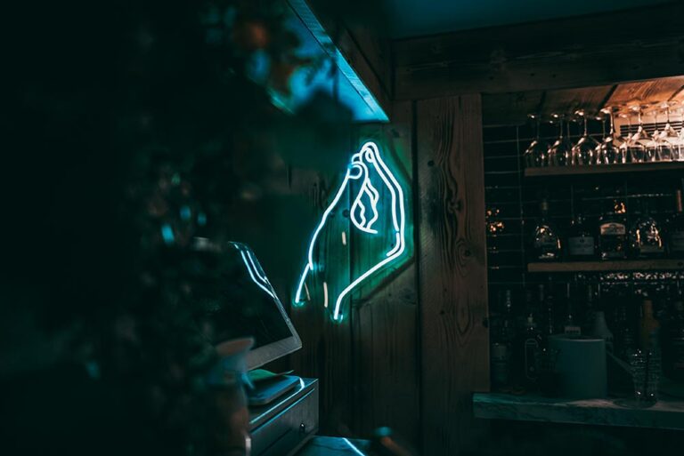Cristis Bar Neon